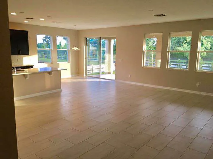 4 bed, 2576 sqft, $2,700 — Photo 3