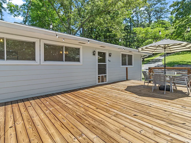 969 Henderson Ave — Photo 50