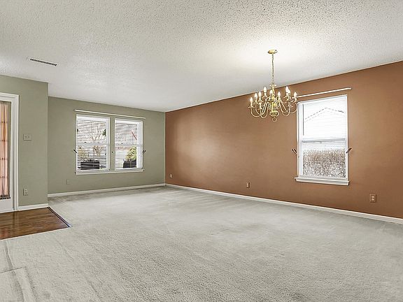 4th image of 15192 Porchester Dr