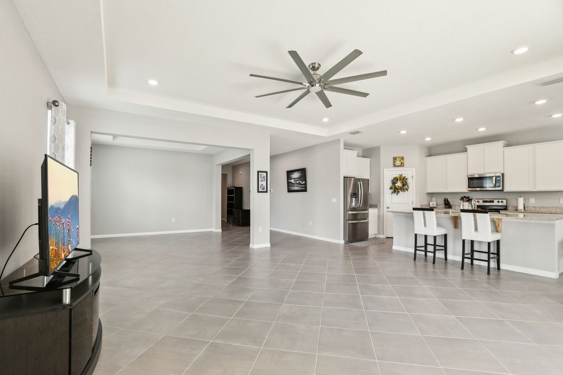 next background image