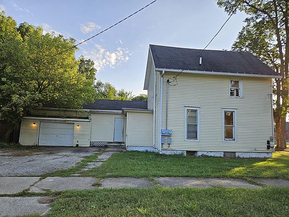 2nd image of 122 Oak St