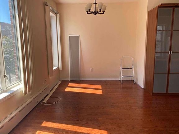 5th image of 20-21 21st St #2B
