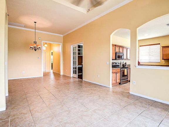 5th image of 324 SW Lake Forest Way