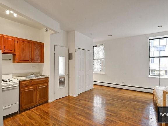3rd image of 261 7th Ave #2