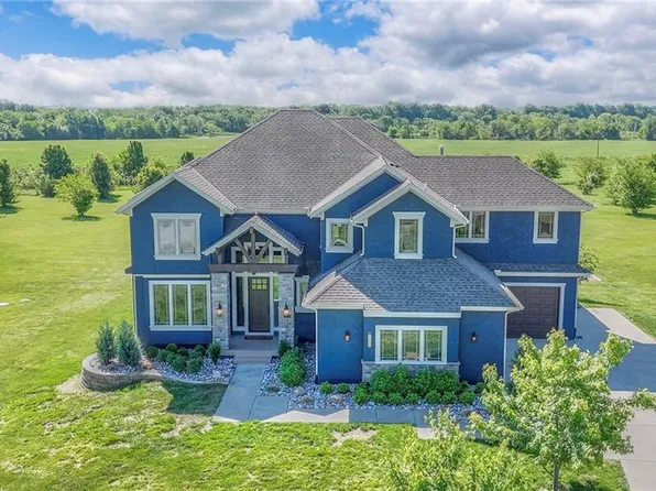 30601 E Hideaway Ln, Lees Summit, MO 64086
