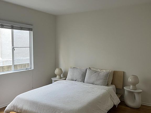 3rd image of 1302 S Saltair Ave APT 6