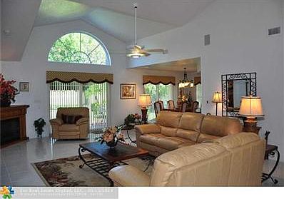 5th image of 11823 Highland Pl