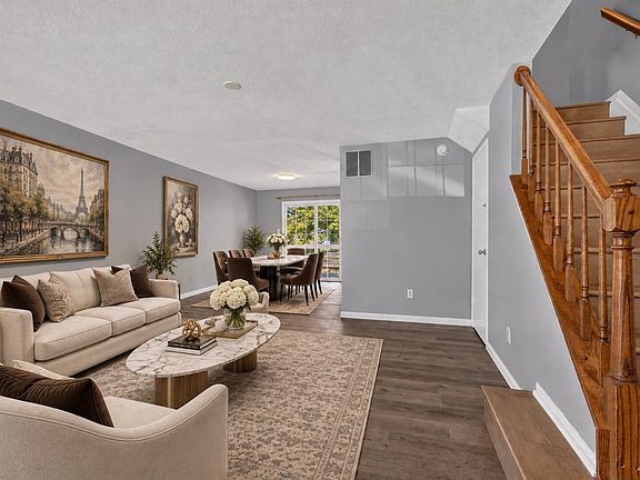 2nd image of 12 Hallview Ct