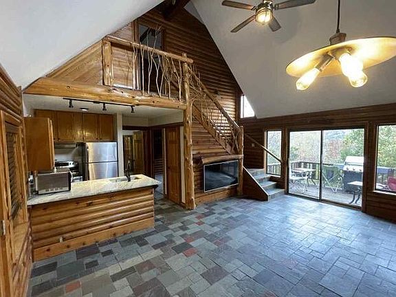 4th image of 141 Settlers Ln #A
