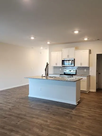 1667 Hallview Ct — Photo 14