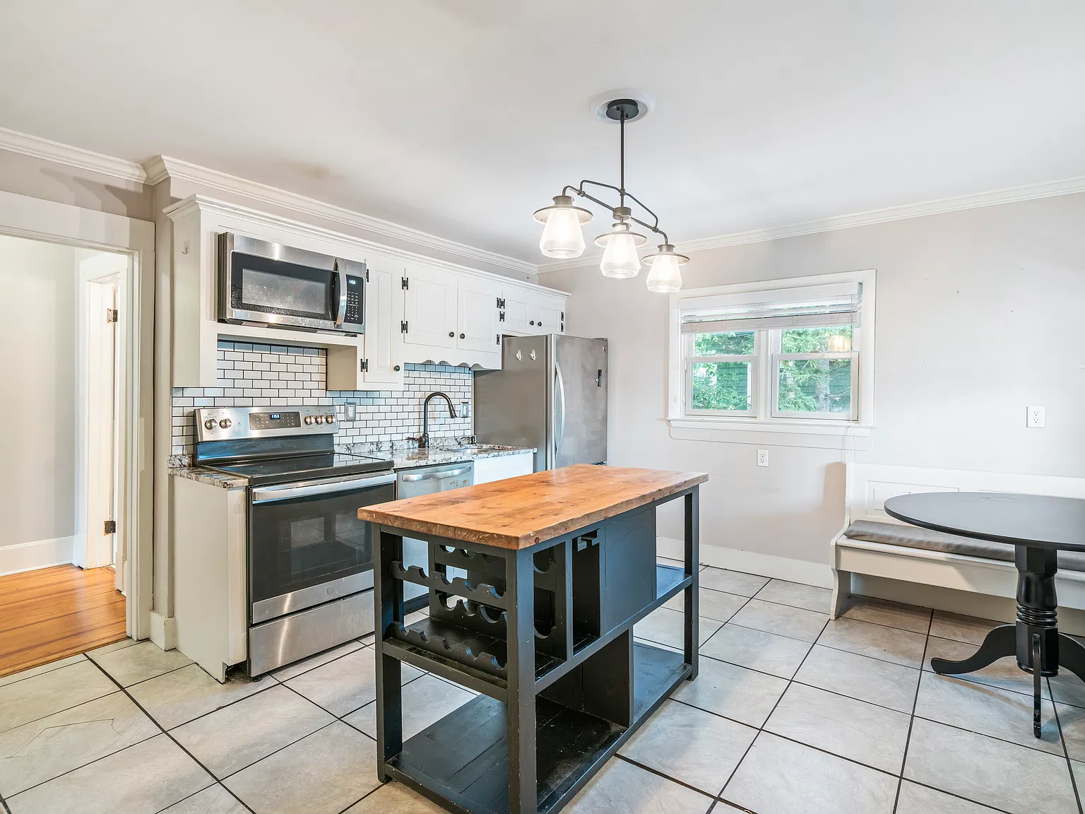 4 bed, 2000 sqft, $3,950 — Photo 4