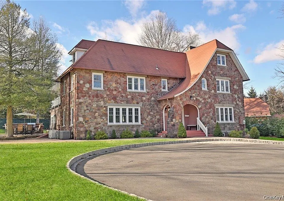 245 E Townline Rd