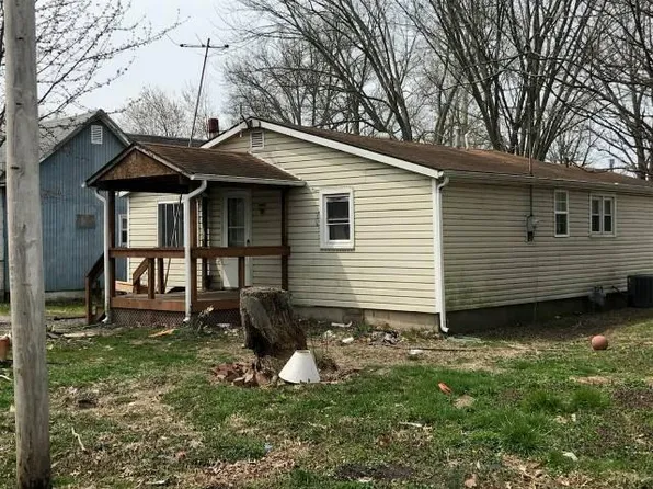 129 N Locust St, Tamaroa, IL 62888