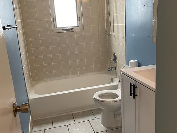 2nd image of 143 Steinway Ave Floor 2