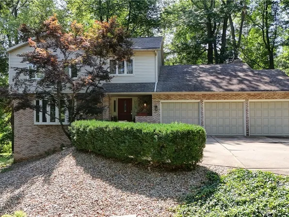 4680 Charlane Cir NW, Canton, OH 44718