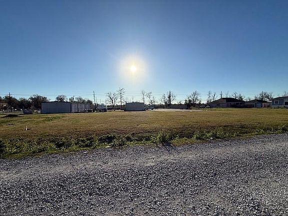 5th image of 136 Blueberry Hill Ln