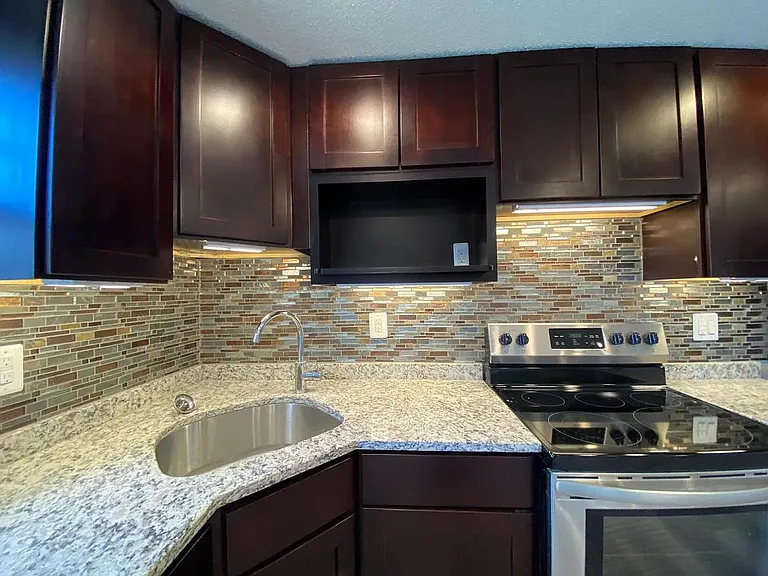 A8 Turtle Creek Ln #17 — Photo 9