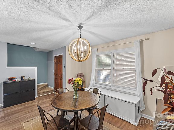 4th image of 805 21st Ave NE