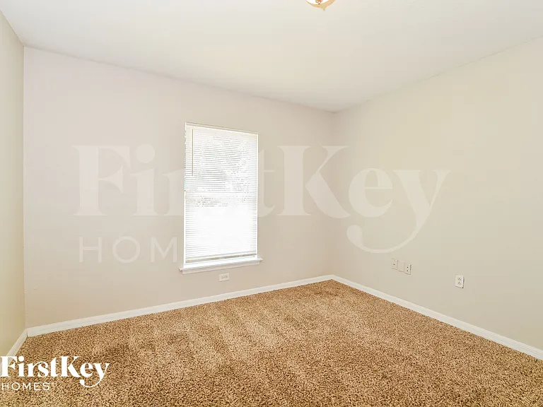 2657 Bentley Dr — Photo 10