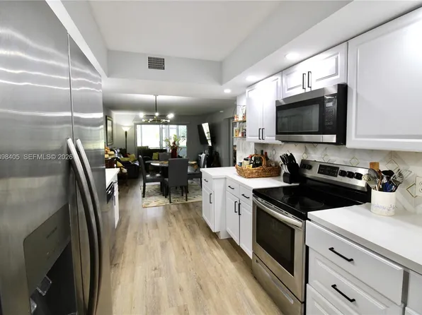 1200 SW 125th Ave APT 105L, Pembroke Pines, FL 33027