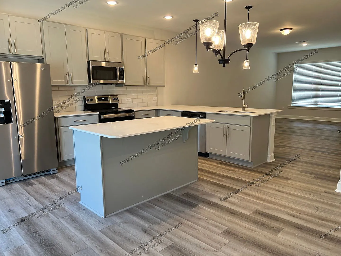 3 bed, 3.5 bath, 1850 sqft, $2,050 — Photo 4