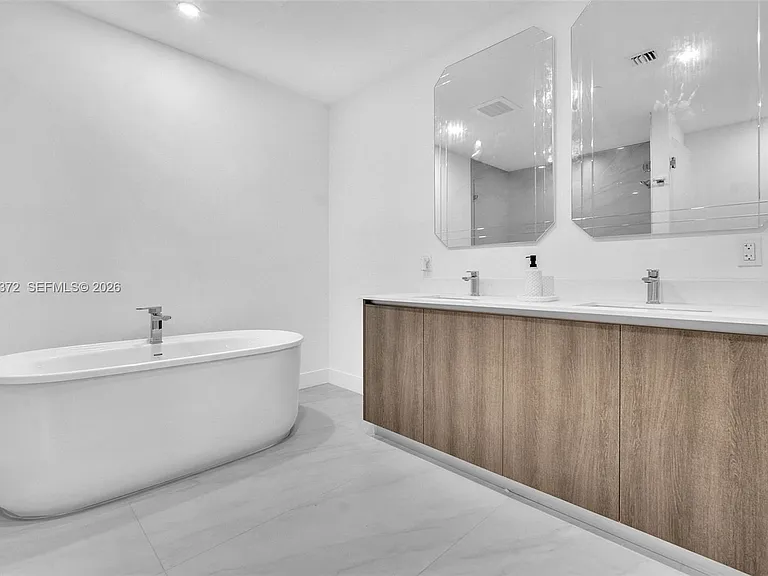 17550 Collins Ave #504 — Photo 15