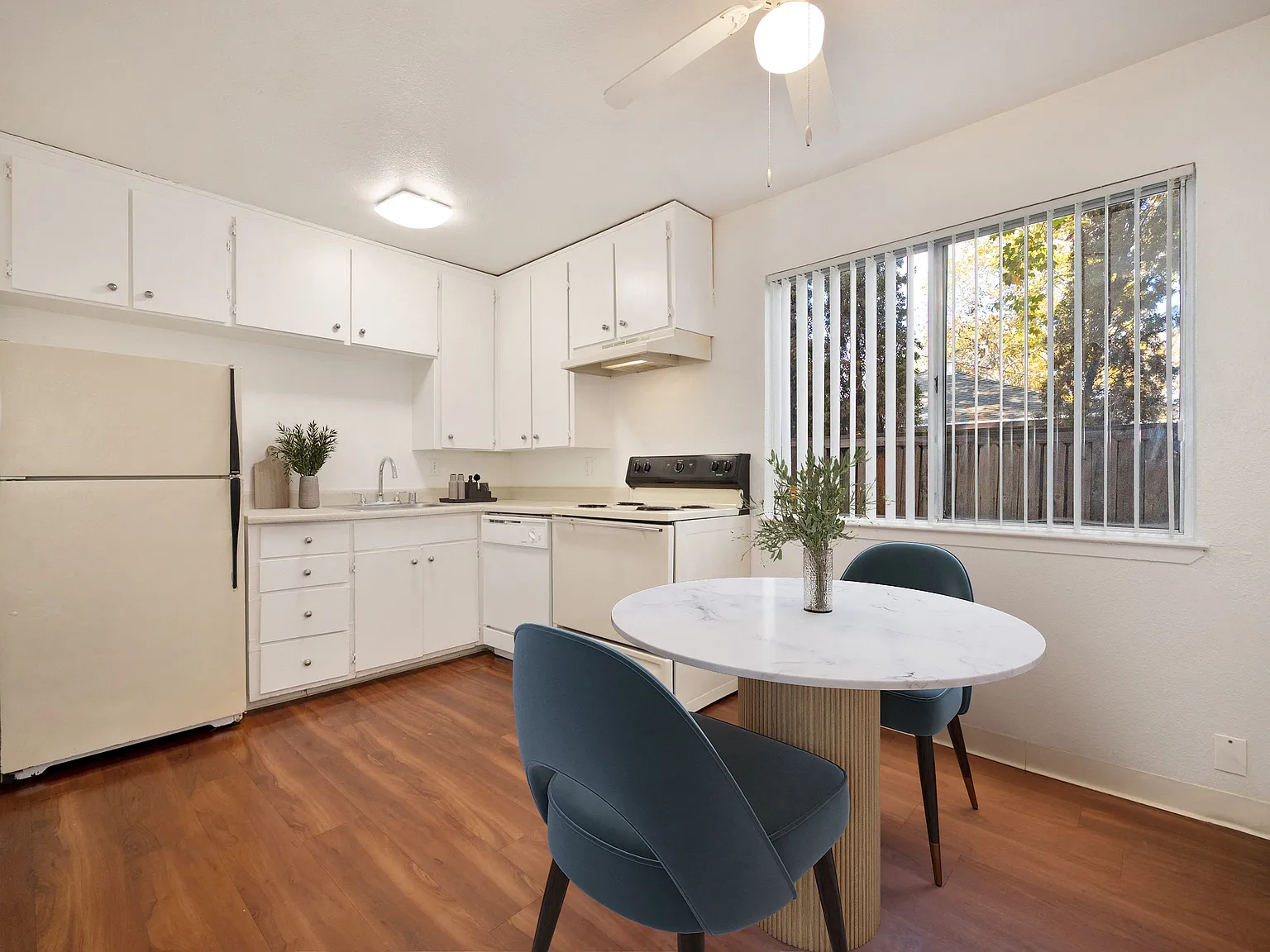 Olympus Park Apartments — Photo 3
