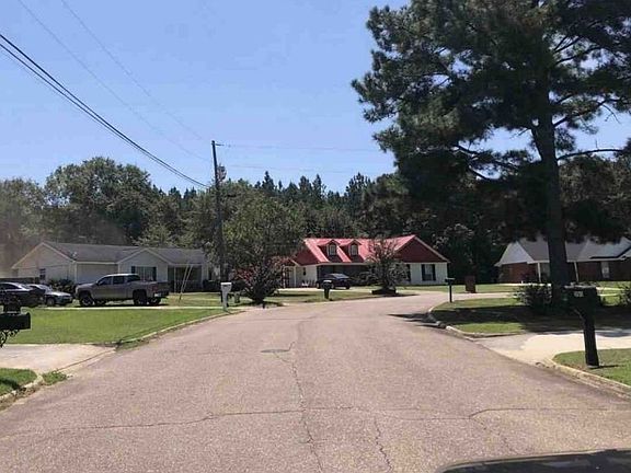Exterior Neighborhood (street photo)