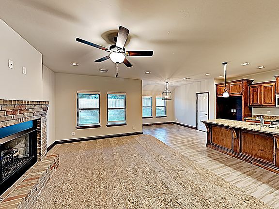 5th image of 412 Charles Ct