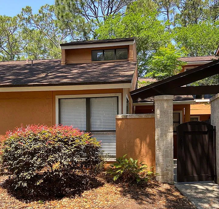 Front yard and private gate entry. Parking available in front of unit. 
No stairs!
