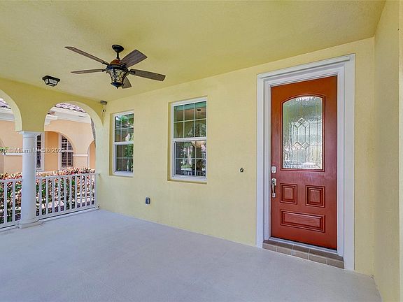 5th image of 3415 Greenway Dr