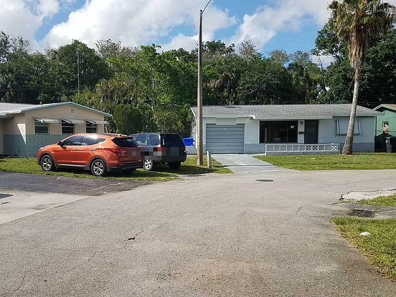 4th image of 801 SW 63rd Ter
