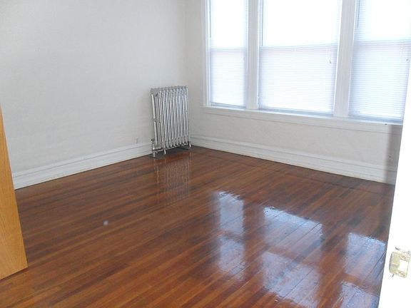 2nd image of 5641 N Wayne Ave #1