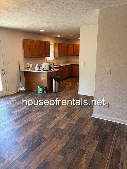 251 McNeil St - 1 — Photo 4