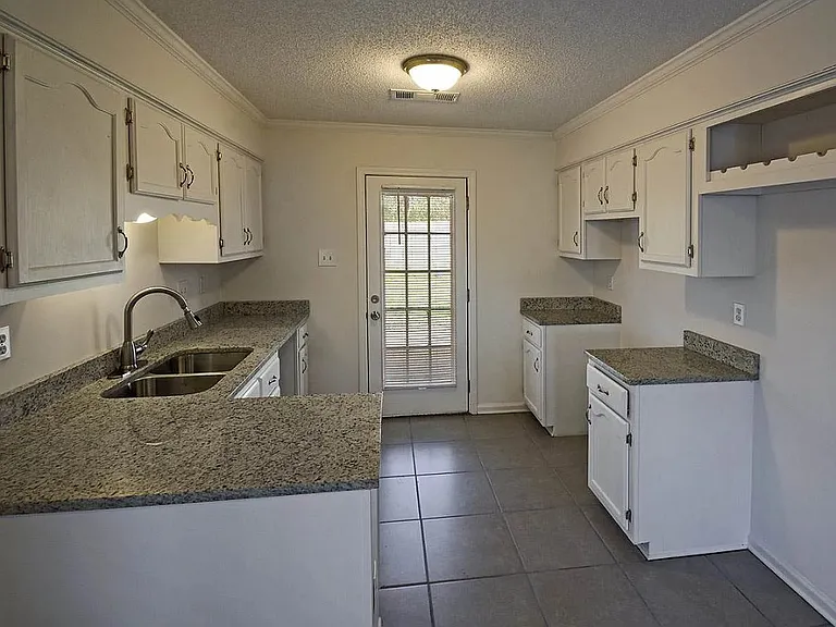 9440 Kaki Ln — Photo 5