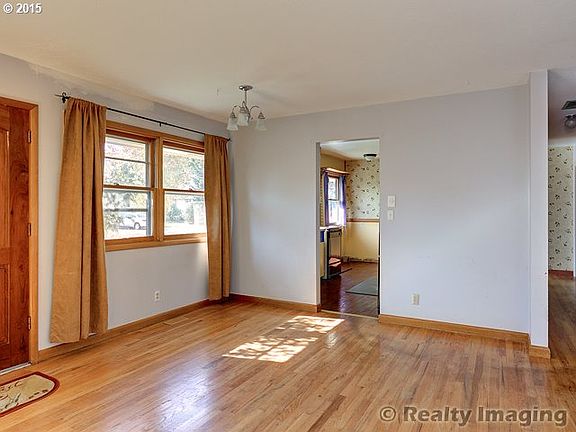 3rd image of 4801 SE Rockwood St