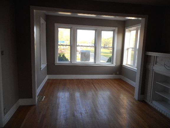 2nd image of 1901 Harvey Ave
