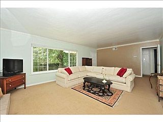 5th image of 638 E 17th Ave E