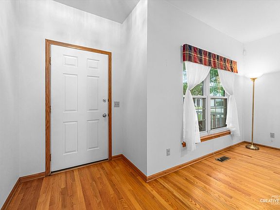 3rd image of 1909 Lakeside Dr