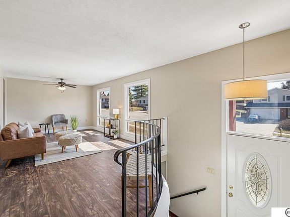 4th image of 2610 Surrey Ct