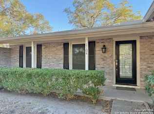 1104 Newhall St, Beeville, TX 78102