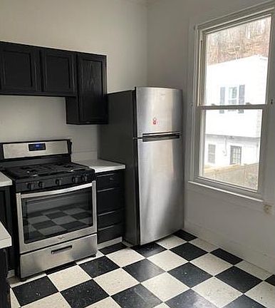 3rd image of 454 Piermont Ave