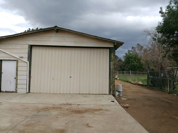 3rd image of 27550 Soboba St