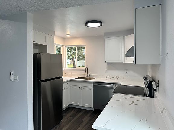 2nd image of 538 Malibu Dr SE