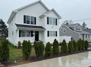 25 Woodrow Ave, Bridgeport, CT 06606