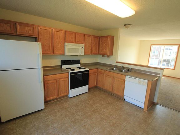 5th image of 4824 Elm Dr N Unit 3