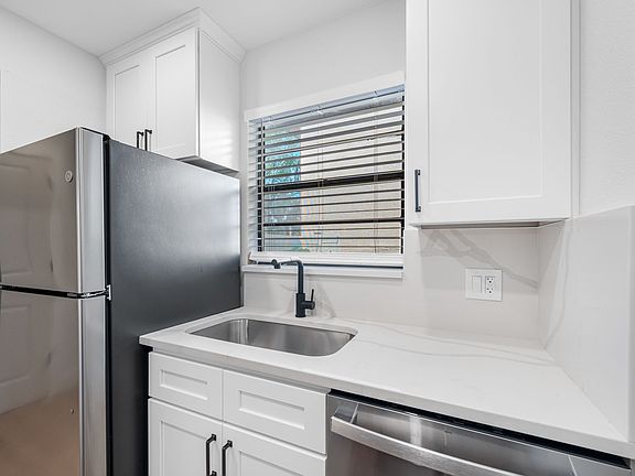 4th image of 6119 Memorial Hwy APT 13