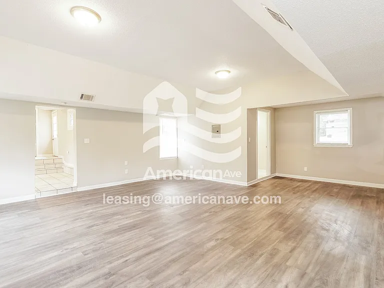 8075_005_living_room_14142247.jpg