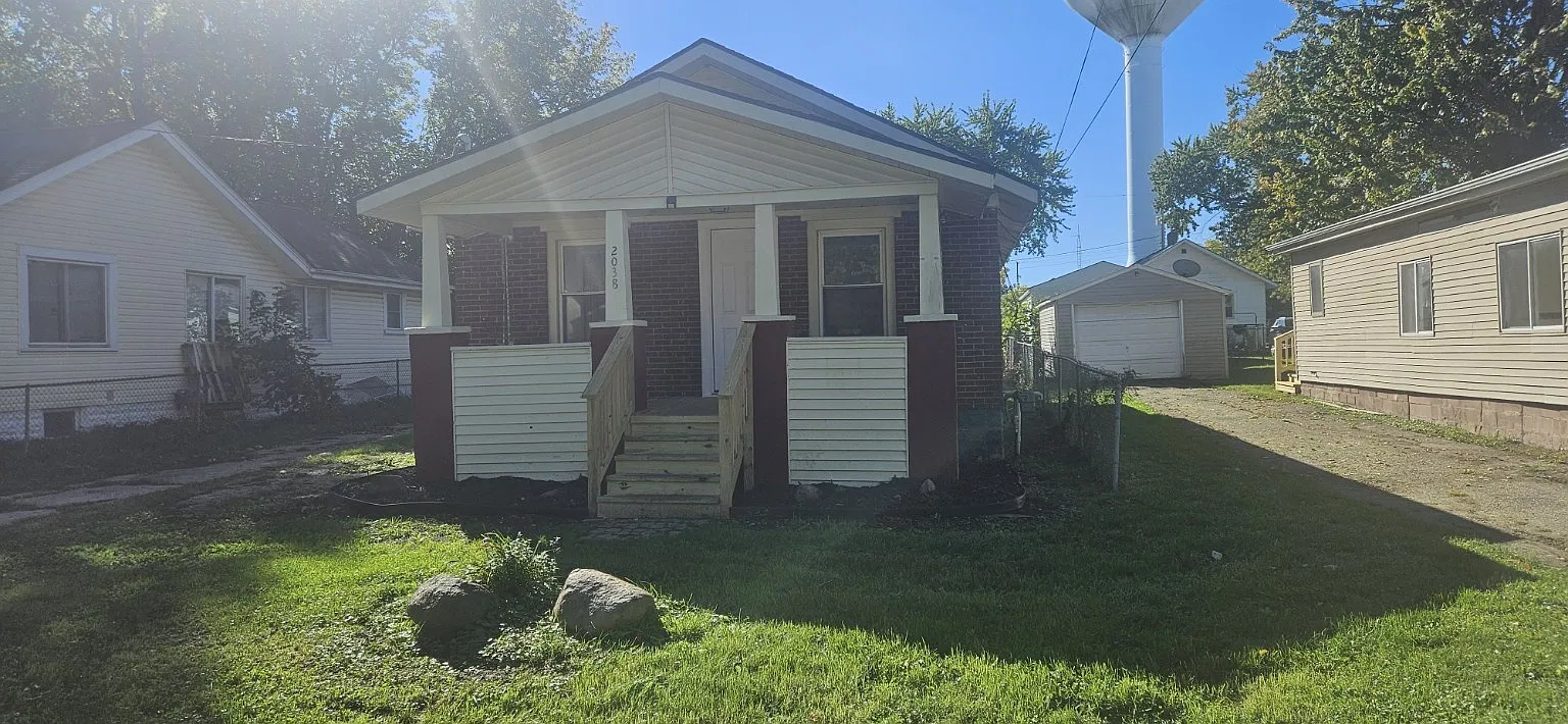 Charming 3-Bedroom Family Home in Burton - Ideal for Pets & Commuters! — Photo 1