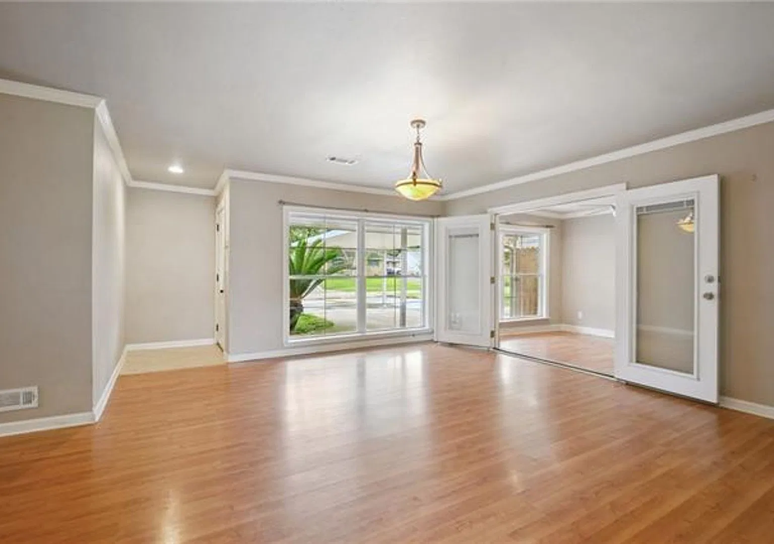 2636 Somerset Dr — Photo 4